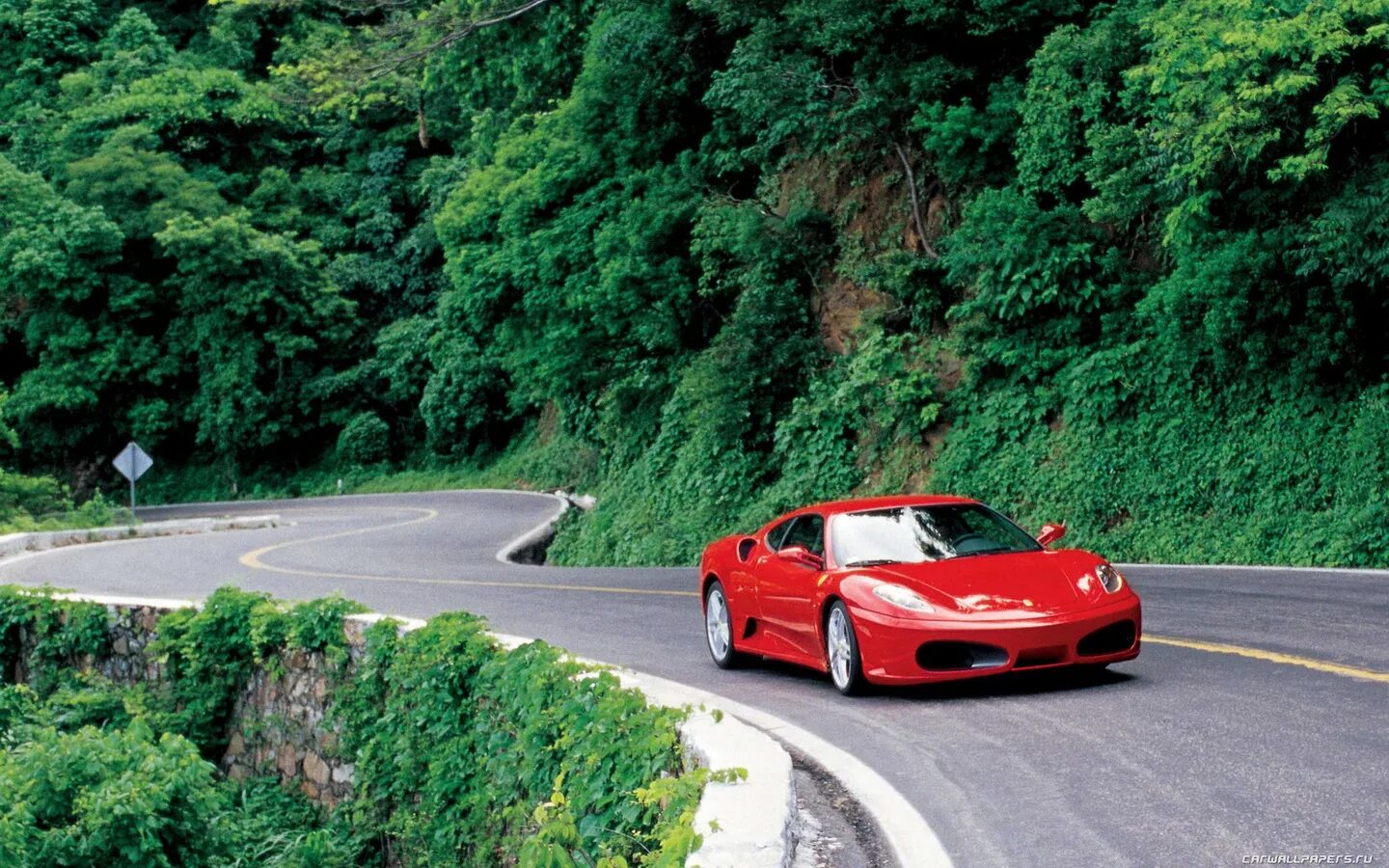 Машина красиво едет. Ferrari f430. Машина на дороге. Автомобиль красный. Машины (красная).