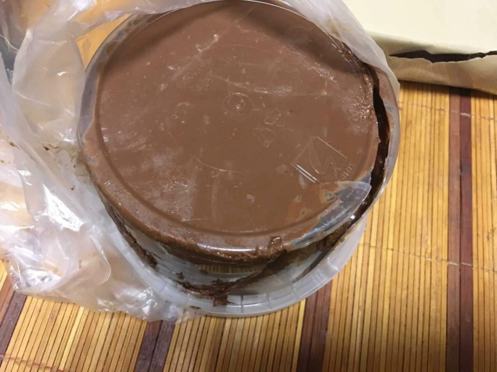Невкусный шоколад. Большой круглый шоколад. Плиточный шоколад по 5кг. Круглые шоколадные Metro. Торт шоколадный круглый ВКУСВИЛЛ.