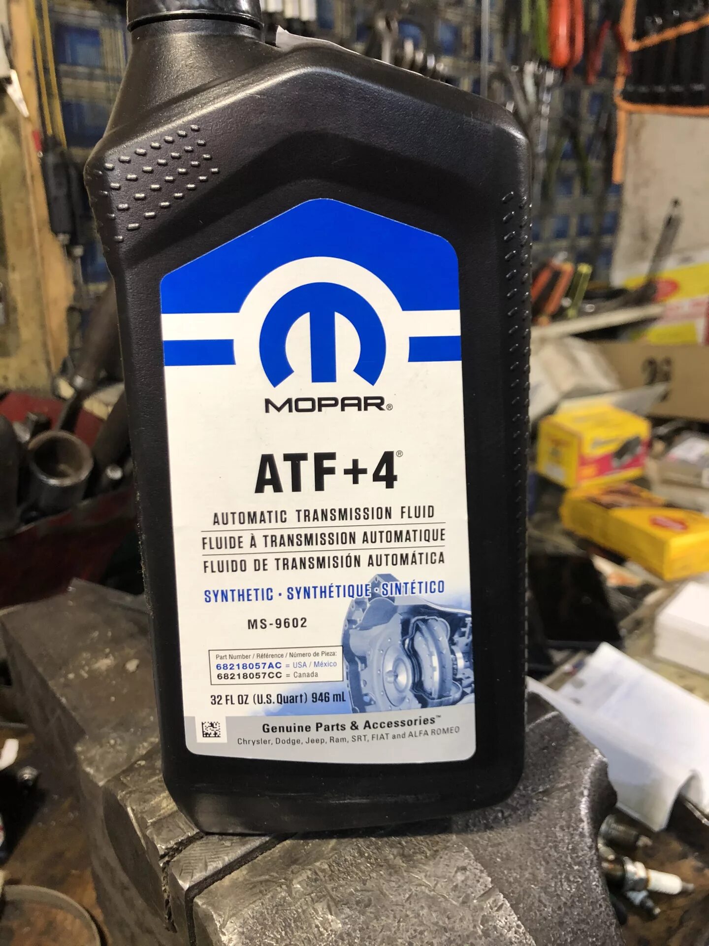 Масло акпп atf 4. 68218057ac Mopar. 68218057ac Chrysler. Крайслер ATF 4. Mopar 68218057ac жидкость трансмиссионная.