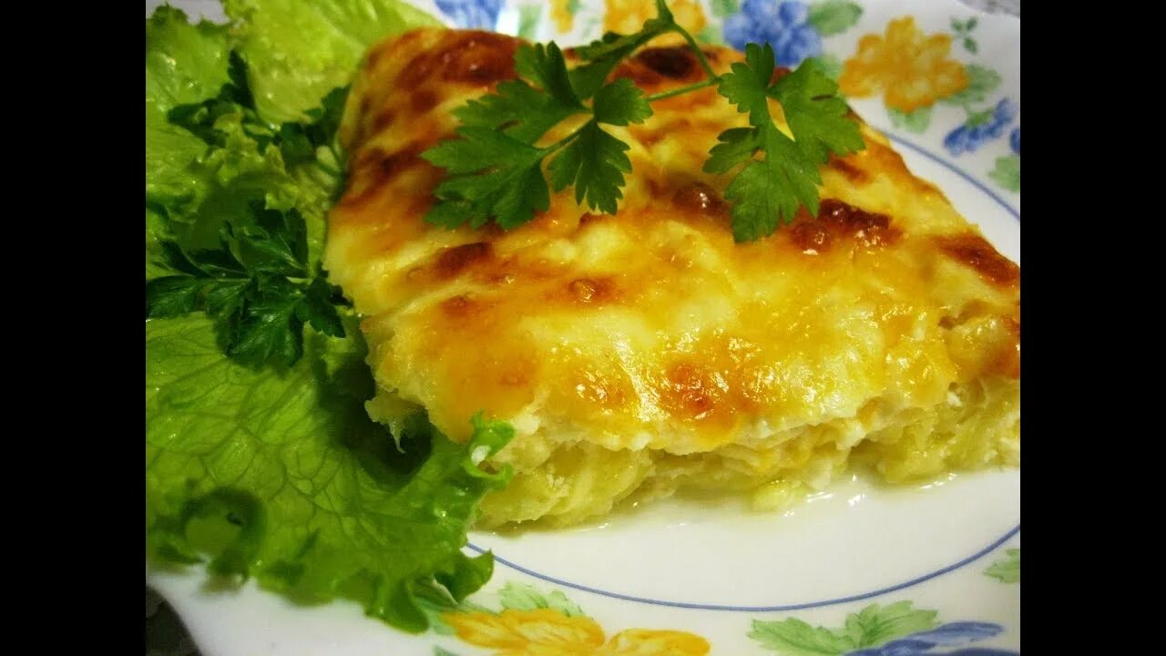 Запеканка с картофелем цукини фаршем. Запеканка кабачок с картошкой и сыром. Запеканка из кабачков с фаршем и картошкой в духовке. Запеканка из цукини в духовке. Запеканка из кабачков плавленый сыр.