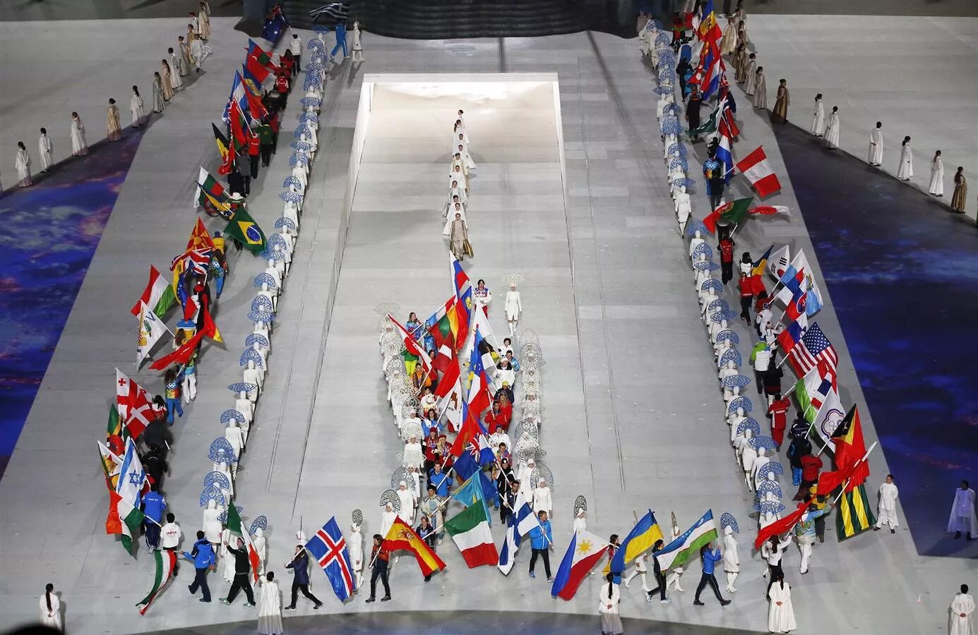 Церемония закрытия олимпиады в Сочи 2014. Зимние Олимпийские игры в Сочи 2014. Флаг олимпиады в Сочи. Церемония открытия олимпиады в Сочи 2014.