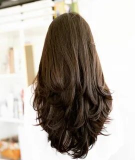 A imagem pode conter: uma ou mais pessoas Long hair styles, Haircuts for long ha