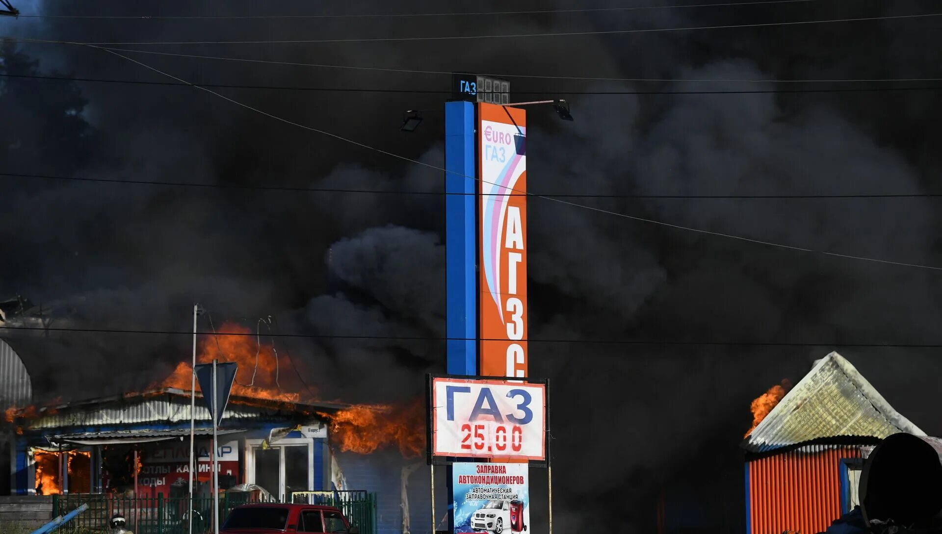 Пожар риа новости. Пожар на АЗС Новосибирск. Взрыв в Новосибирске 14-06-2021. Взрыв бензоколонки в Новосибирске.