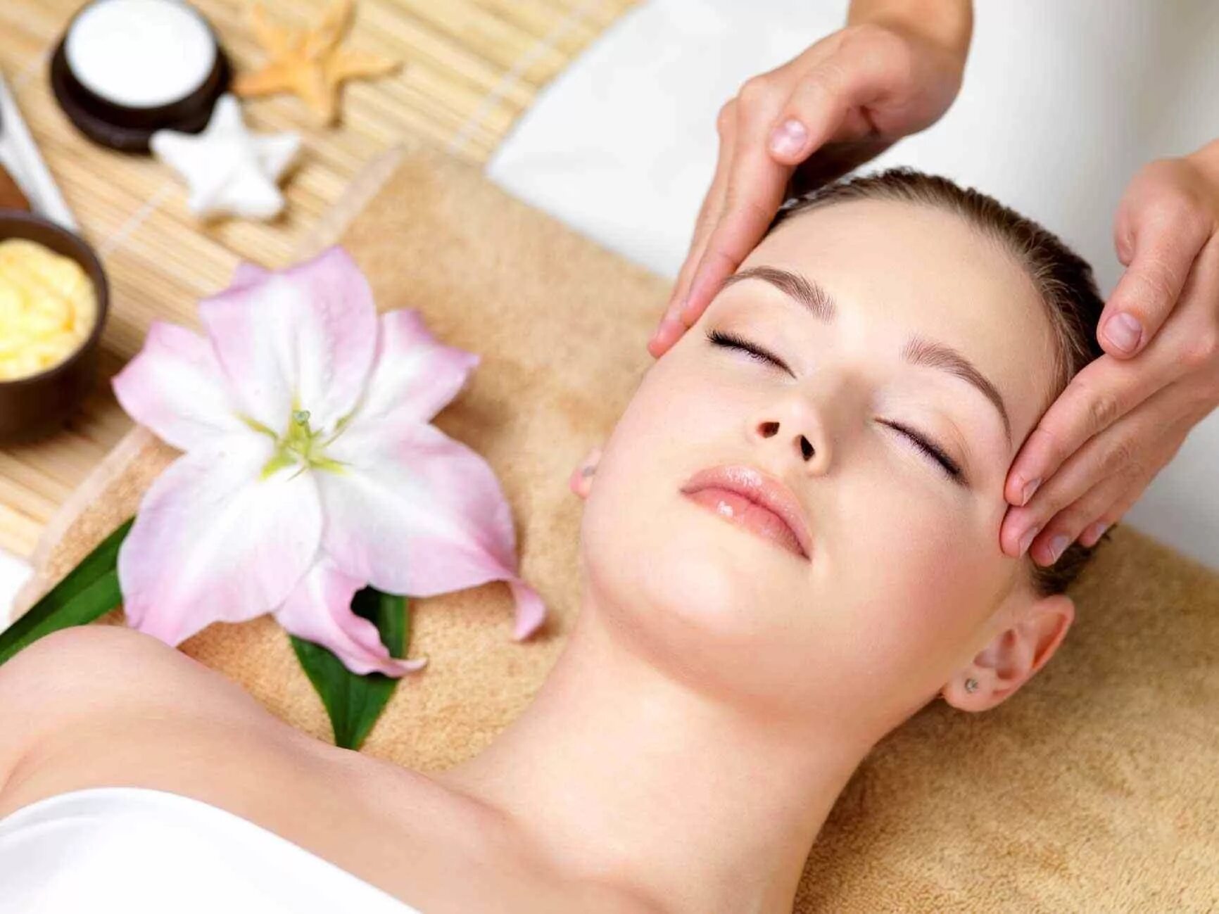 Ancient massage parlor. Кобидо японский массаж. Спа для лица. Лечебный массаж головы. Спа массаж лица.