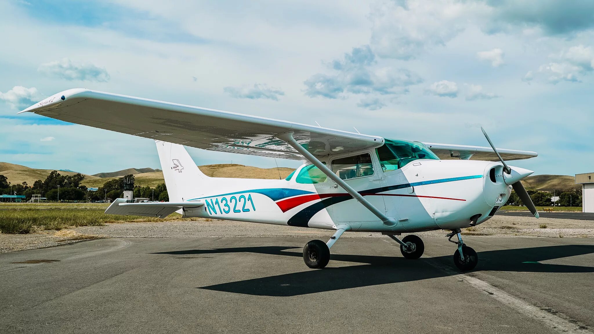 Сесна 172. Цессна 150. Cessna 172m Skyhawk. Cessna 172 самолёты Cessna. Cessna 172 Skyhawk.