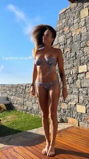 С гримасой на лице, но оставаясь несгибаемой: Арина Соболенко проиграла чет...