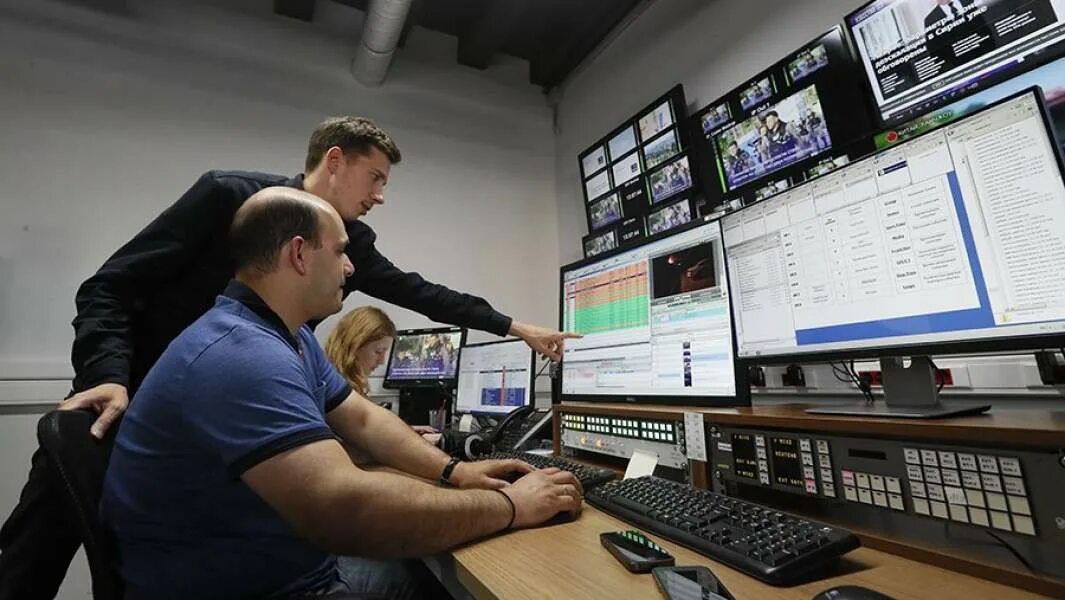 Эксперты будущего. Смена профессии. россия будущего. переобучение граждан. ведущий новостей профессия.