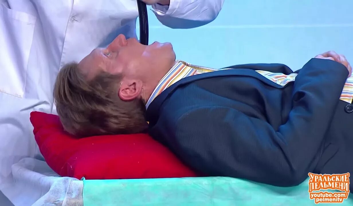 гастроскопия. эндоскоп для фгдс. уральские пельмени у доктора гастроэнтеролога. гастроскопия двенадцатиперстной кишки. кабинет фгдс в поликлинике.