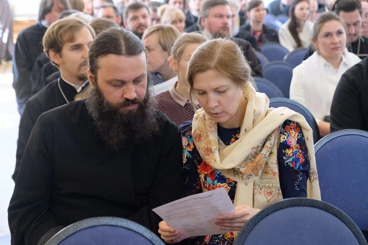 где проходило служение. в храме ночная служба пасхальная. троицкий храм сергиев посад внутри. пасхальная служба в храме христа спасителя 2021. патриарх кирилл 2022.