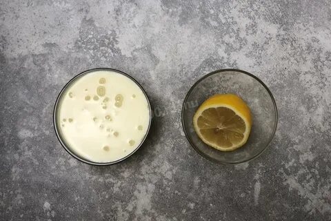Молоко с лимонным соком