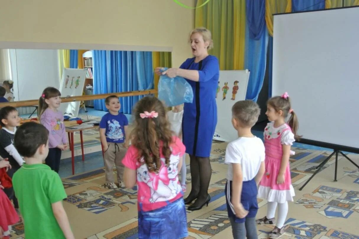Музыкальное занятие в старшей группе детского сада. Музыкальное занятие в средней группе детского сада. Музыкальное занятие в подготовительной группе. Интегрированное музыкальное занятие в доу. Тематическое музыкальное занятие в старшей группе.