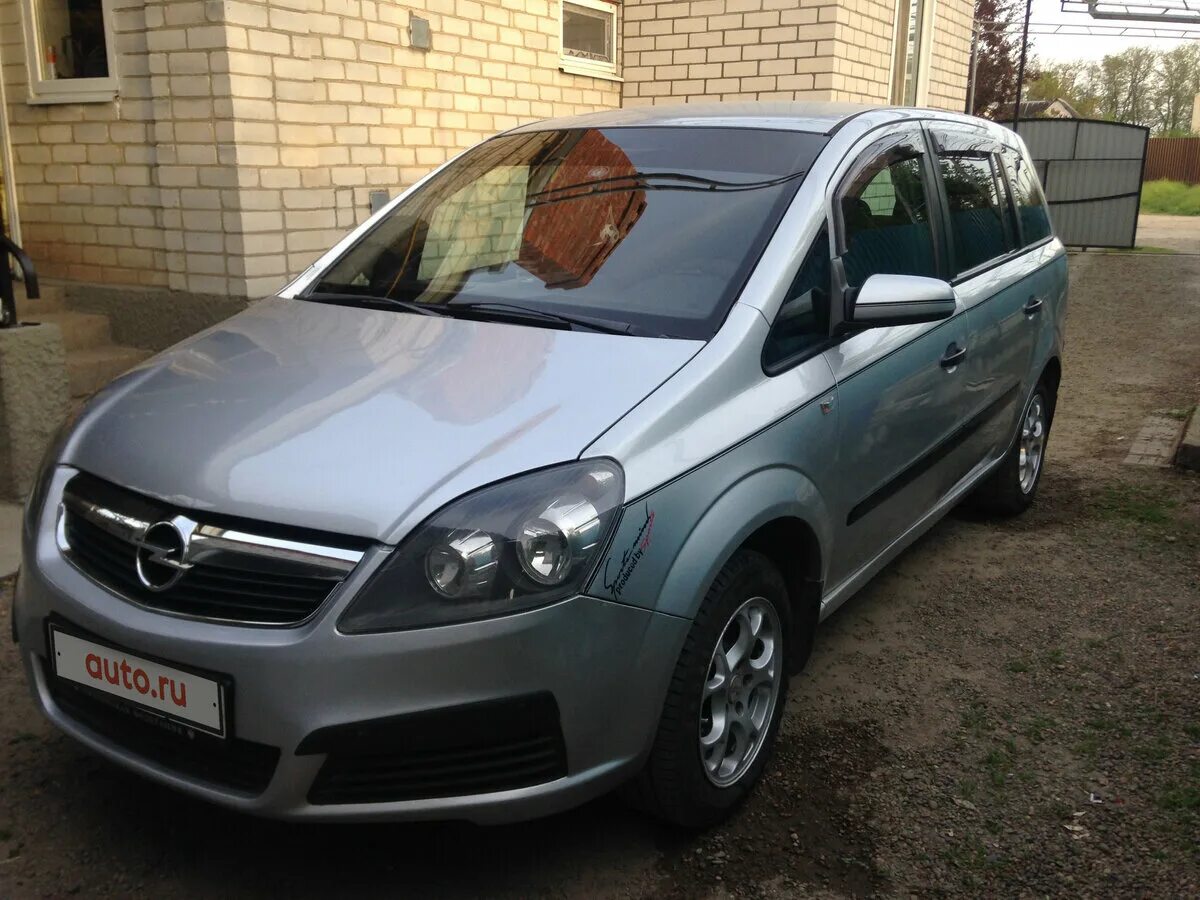 Опель зафира б отзывы. Opel Zafira 2006. Opel Zafira b 2006. Опель Зафира 2006 года. Зафира 2006 серебристая.