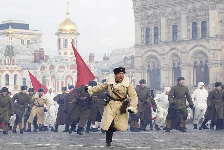 7 ноября 47. Парад 7 ноября 1941 года в москве на красной площади. парад 7 ноября на красной площади реконструкция. парад реконструкция на красной площади. реконструкция парада 7 ноября 1941 года москва.