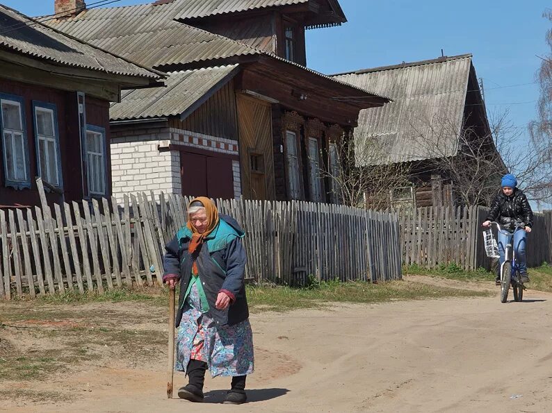В провинциальном городке был праздник. Платформа провинциального городка. Борис михайлович кустодиев летний праздник. В провинциальном городке был праздник. Ильинская церковь в хадыженске.