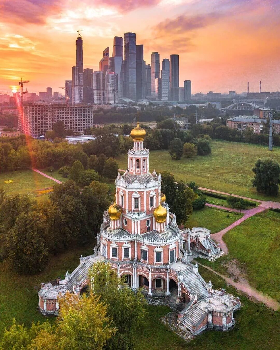 Уникальная архитектура москвы. Москва. Храм Покрова Пресвятой Богородицы в Филях.. Церковь Покрова Пресвятой Богородицы в Филях. Церковь Покрова в Филях в Москве. Церковь Покрова. Фили. Москва..