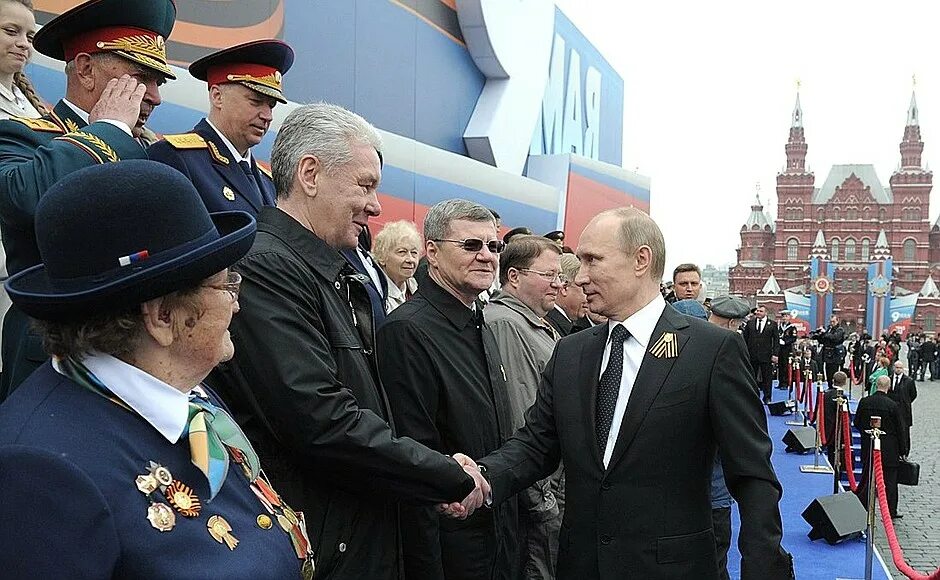 парад победы 2012 года на красной площади. военный парад 2012. парад 9 мая 2012 г. парад победы ветераны маршируют красная площадь. парад победы 2012 год.