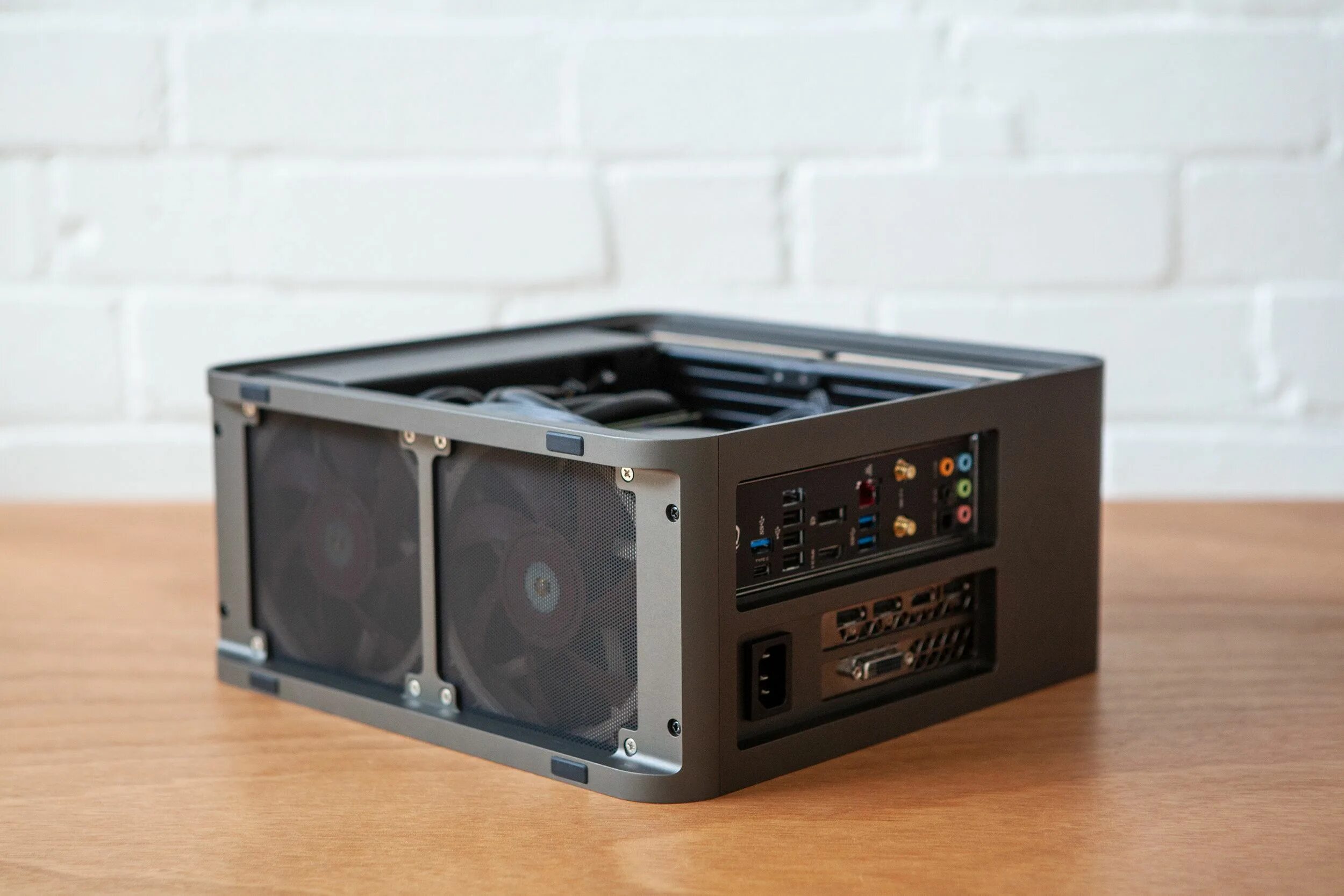 Circle pro unibody mini-itx computer case. Кастомный корпус для пк. Ncase micro atx. Mini itx корпус ncase. Футуристичный корпус для пк.