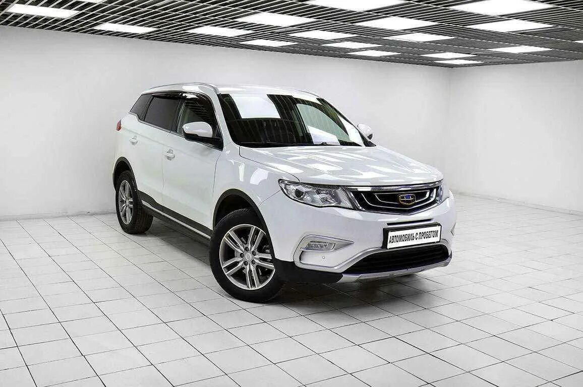 Geely Atlas белый. Джили атлас белый. Джили атлас коробка автомат. Вид спереди Geely Atlas на белом фоне. Geely купить в кредит