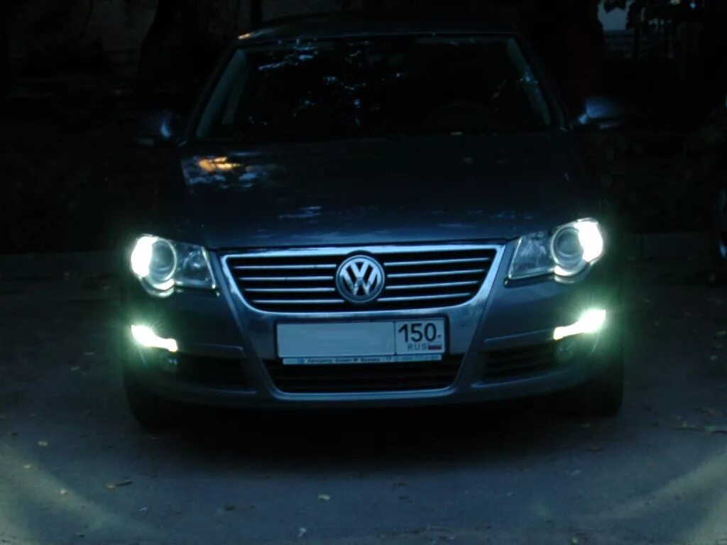 свет пассат б6. ближний свет фар пассат б6. свет пассат б6. лампы в габарит passat b6. Passat b6 custom headlights.