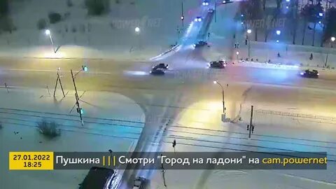 Город на ладони камеры