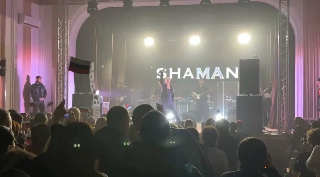 Shaman певец 2021. Shaman певец на сцене. Сцена. Шаман на Донбассе концерт.
