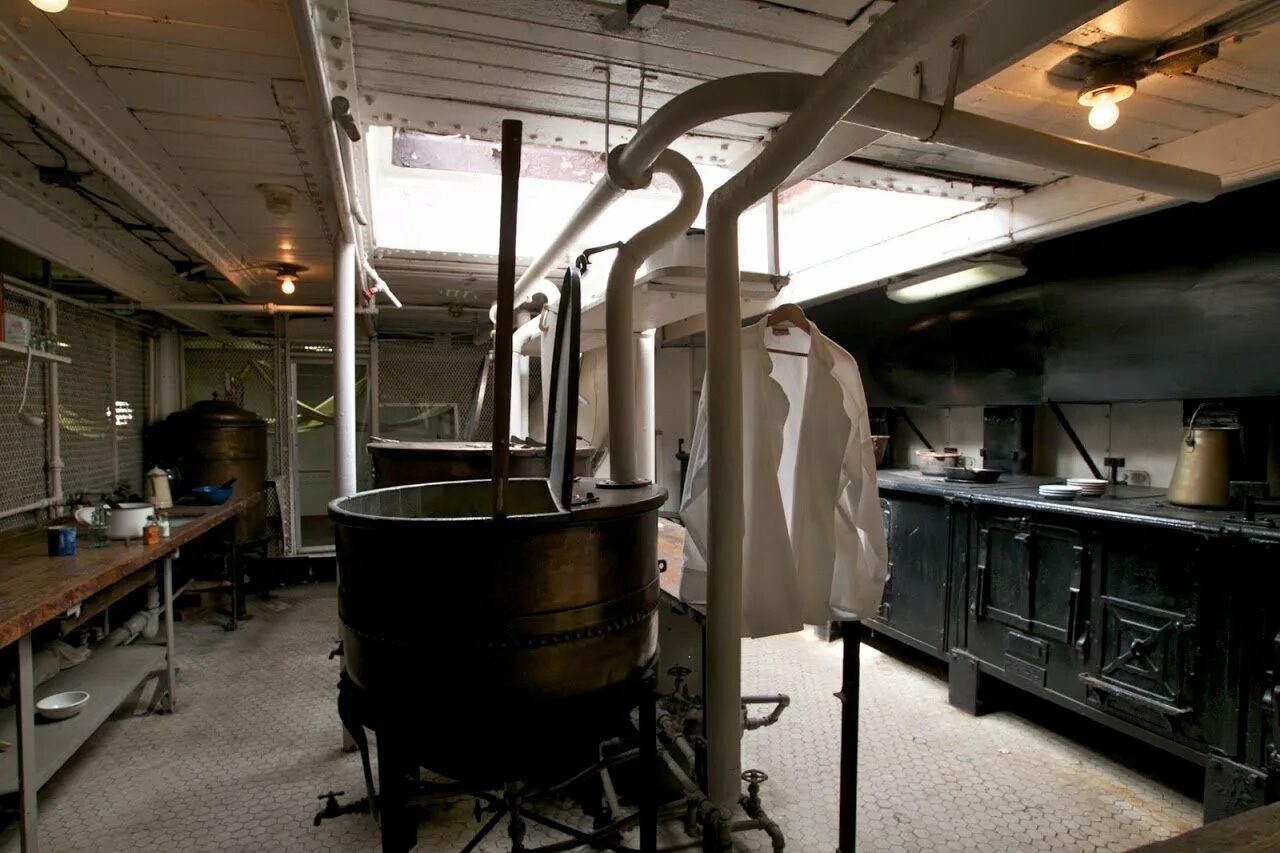 Камбуз вмф. Камбуз на танкере. Корабельный камбуз. Камбуз новые. Камбуз на корабле.