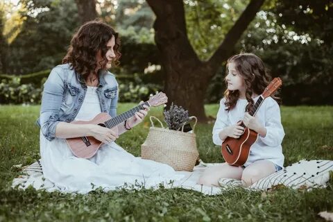 Укулеле поют