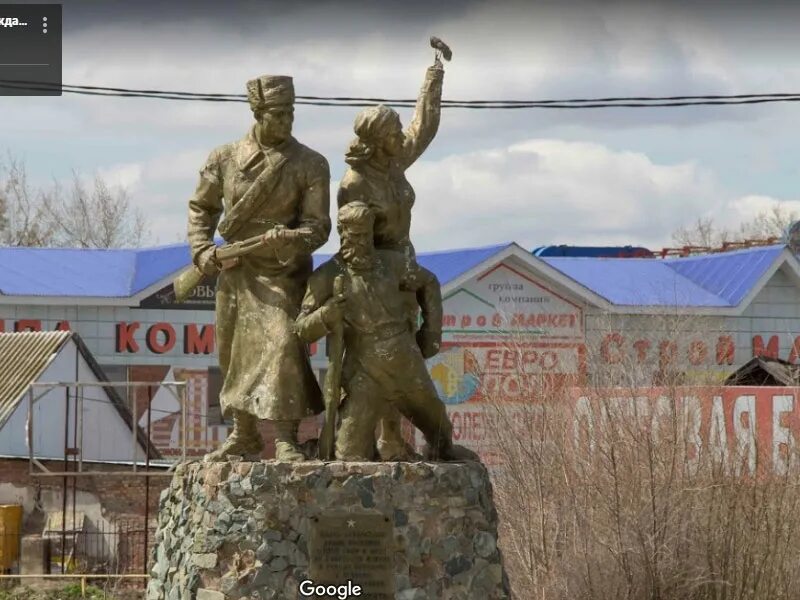 Посредник в бузулуке. Памятник в Бузулуке на вокзале. Памятники г Бузулука. Мемориал Бузулук. Памятники города Бузулука памятники города Бузулука.