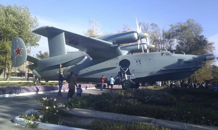 Таганрог самолет. Таганрогский самолет бе 12. Самолет на комсомольском в таганроге. Авиа таганрог. Авиа таганрог.
