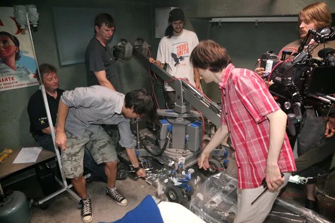 Выжить после после сериал. Как снимали выжить после. Выжить после смотритель. Съёмки сериала выжить после. Выжить после сериал.