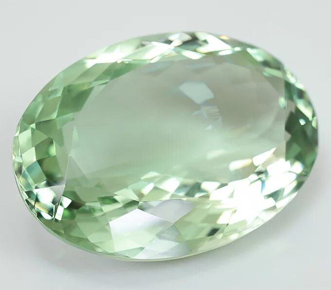 Празиолит (зеленый аметист)камень зеленый. Празиолит зеленый аметист. Sandara зеленый аметист. Аметист триллион зеленый.