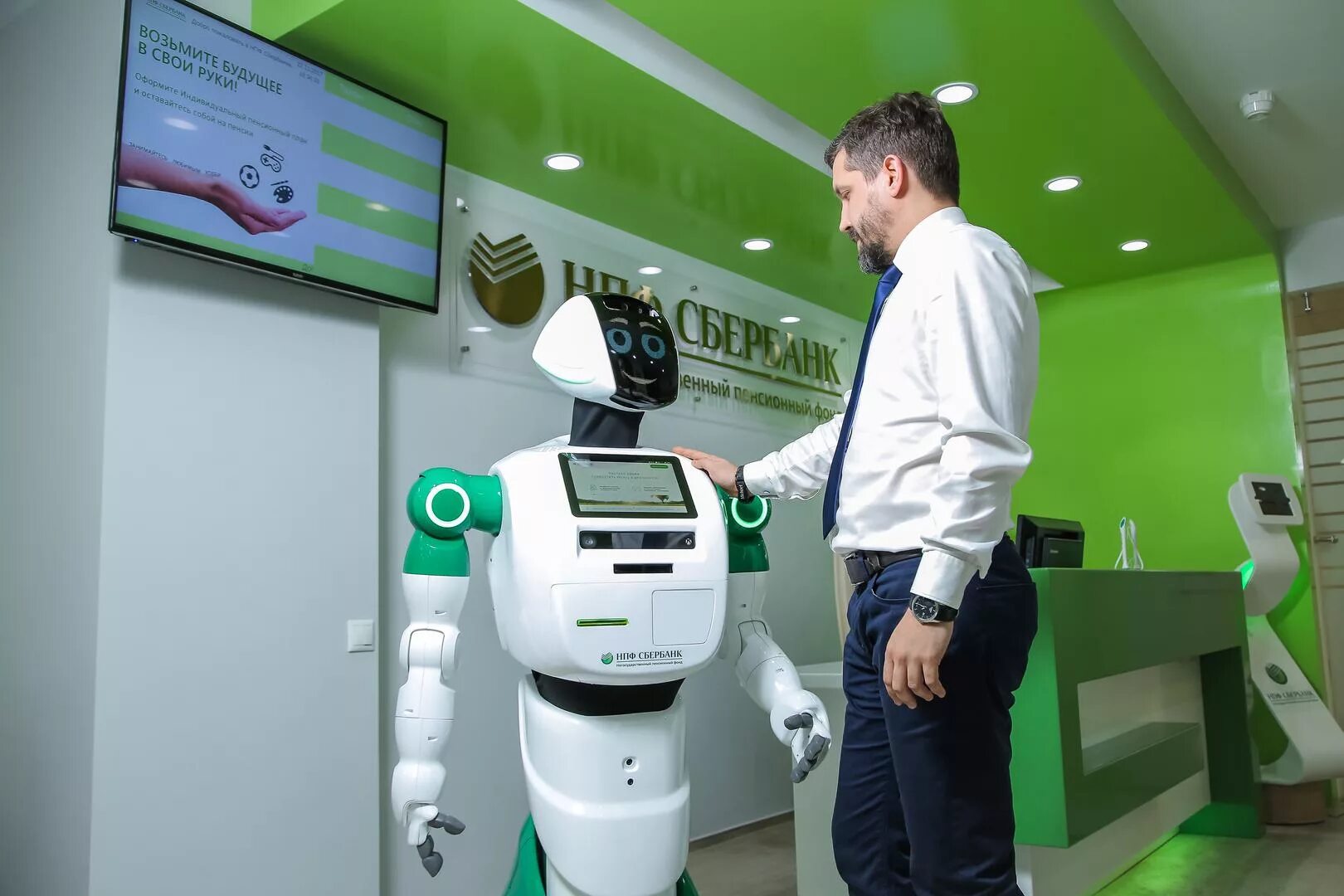 Новые технологии банка. Искусственный интеллект в банке. Роботы в банках. Робот консультант. Робототы консультанты.