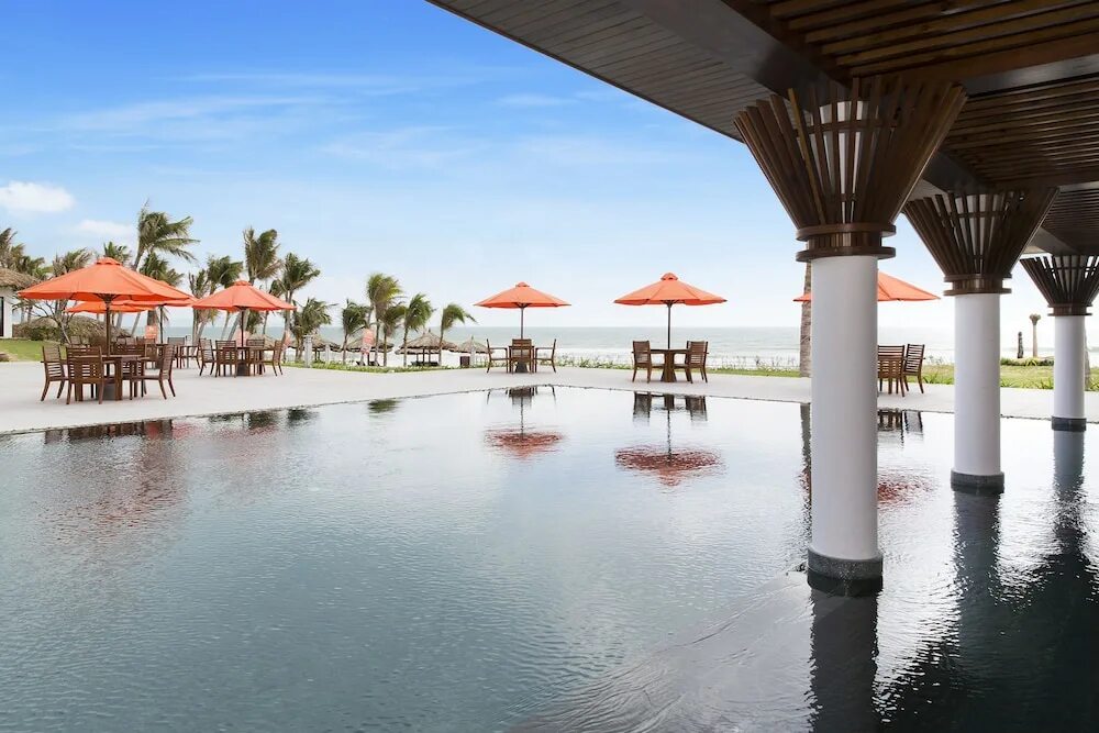 Ривьера делюкс камрань резорт вьетнам. Отель свандор вьетнам. Cam ranh riviera beach resort & spa. Отель свандор вьетнам камрань. Riviera beach resort cam ranh 5*.