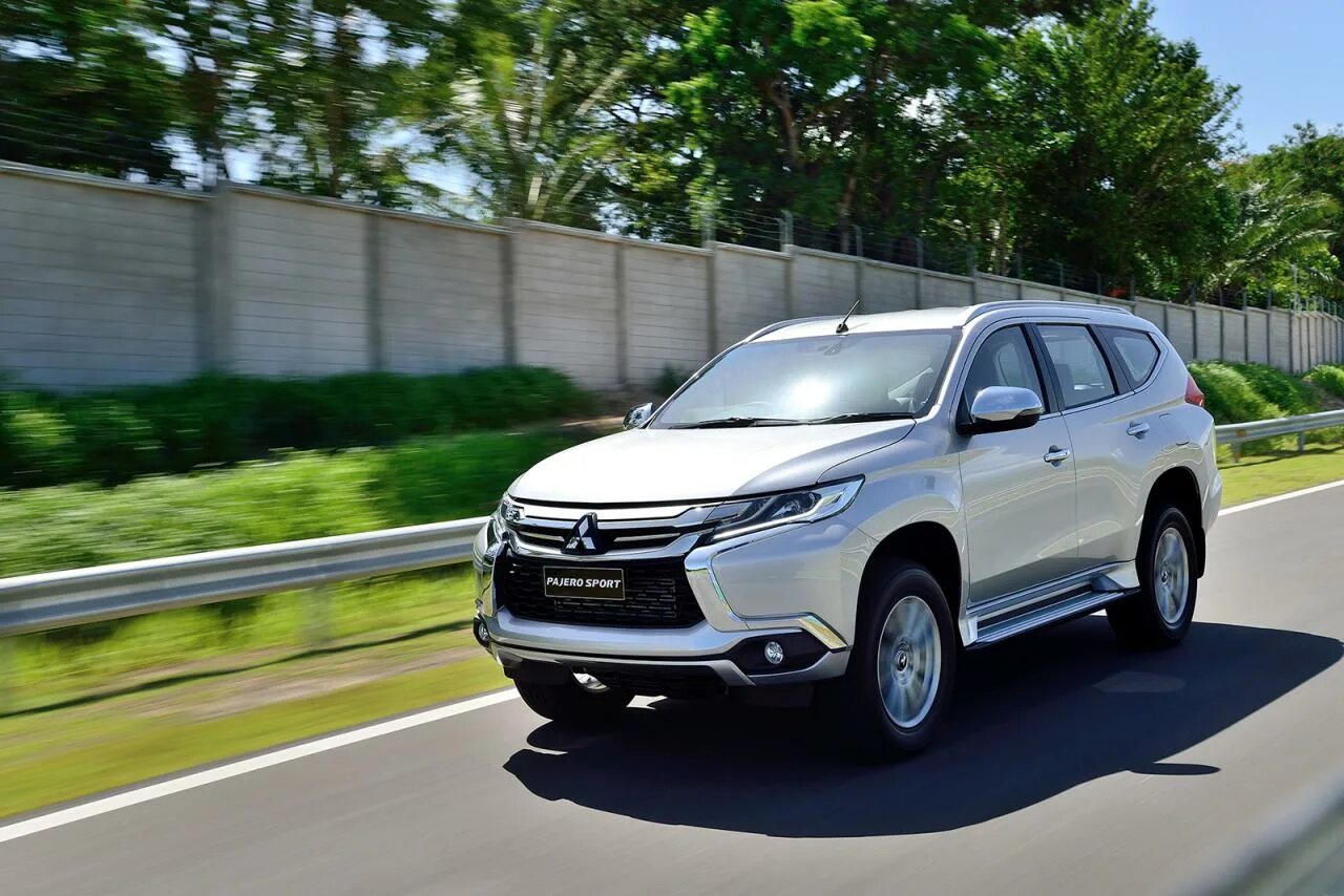 Mitsubishi pajero 2016. Mitsubishi Pajero Sport 2016. Pajero Sport 2016. Mitsubishi Pajero Sport 2015.