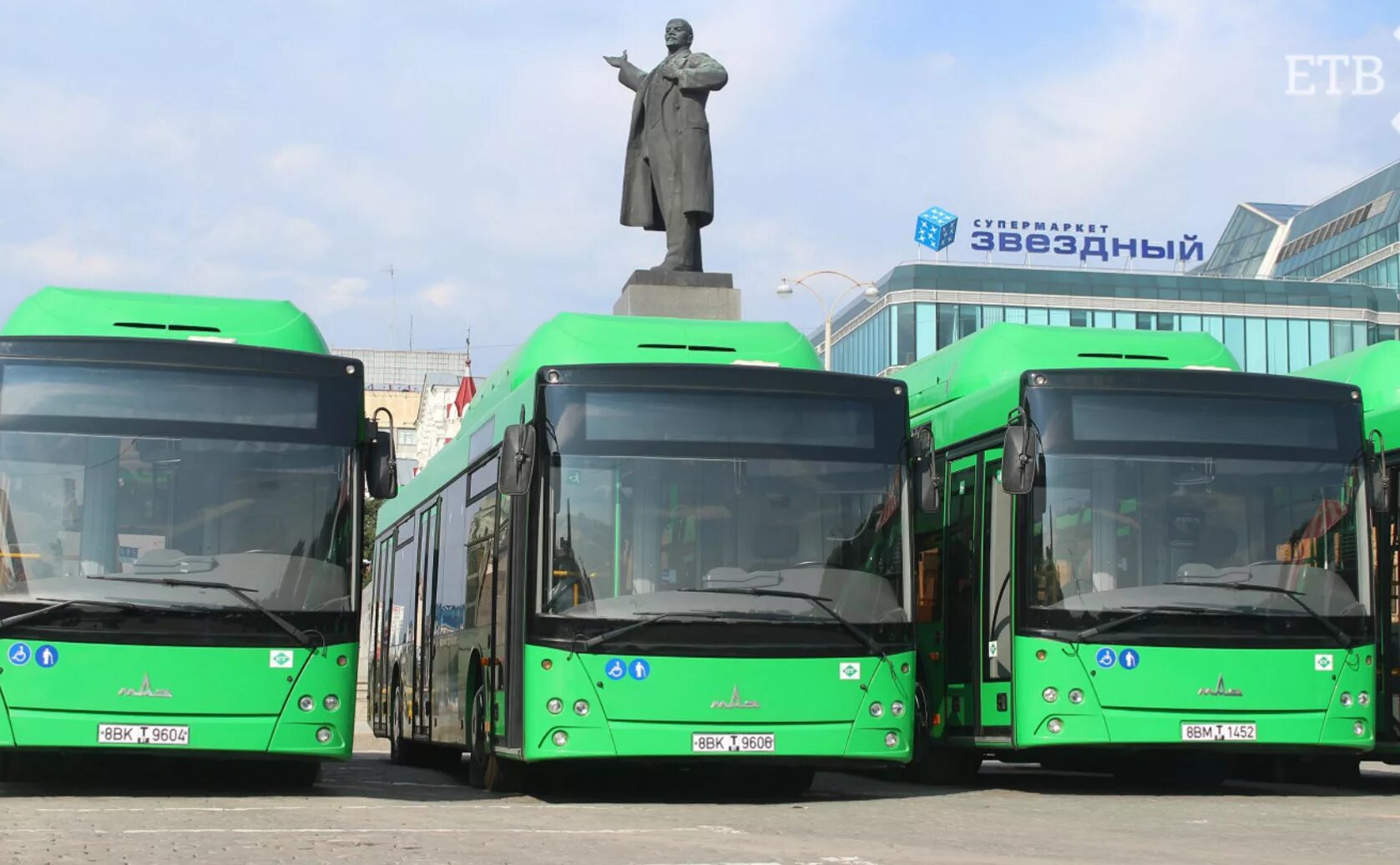 Автобусы екатеринбург изменения. Автобус МАЗ В ЕКБ. Зеленые автобусы ЕКБ. Зеленый автобус МАЗ Челябинск. Зеленый автобус МАЗ.