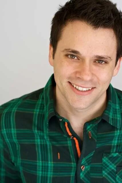 Персиваль пикенс ривердейл. Французский комик. Брайан исдэйл. Брайан сафи. Брайан сэйфи фотосессия.