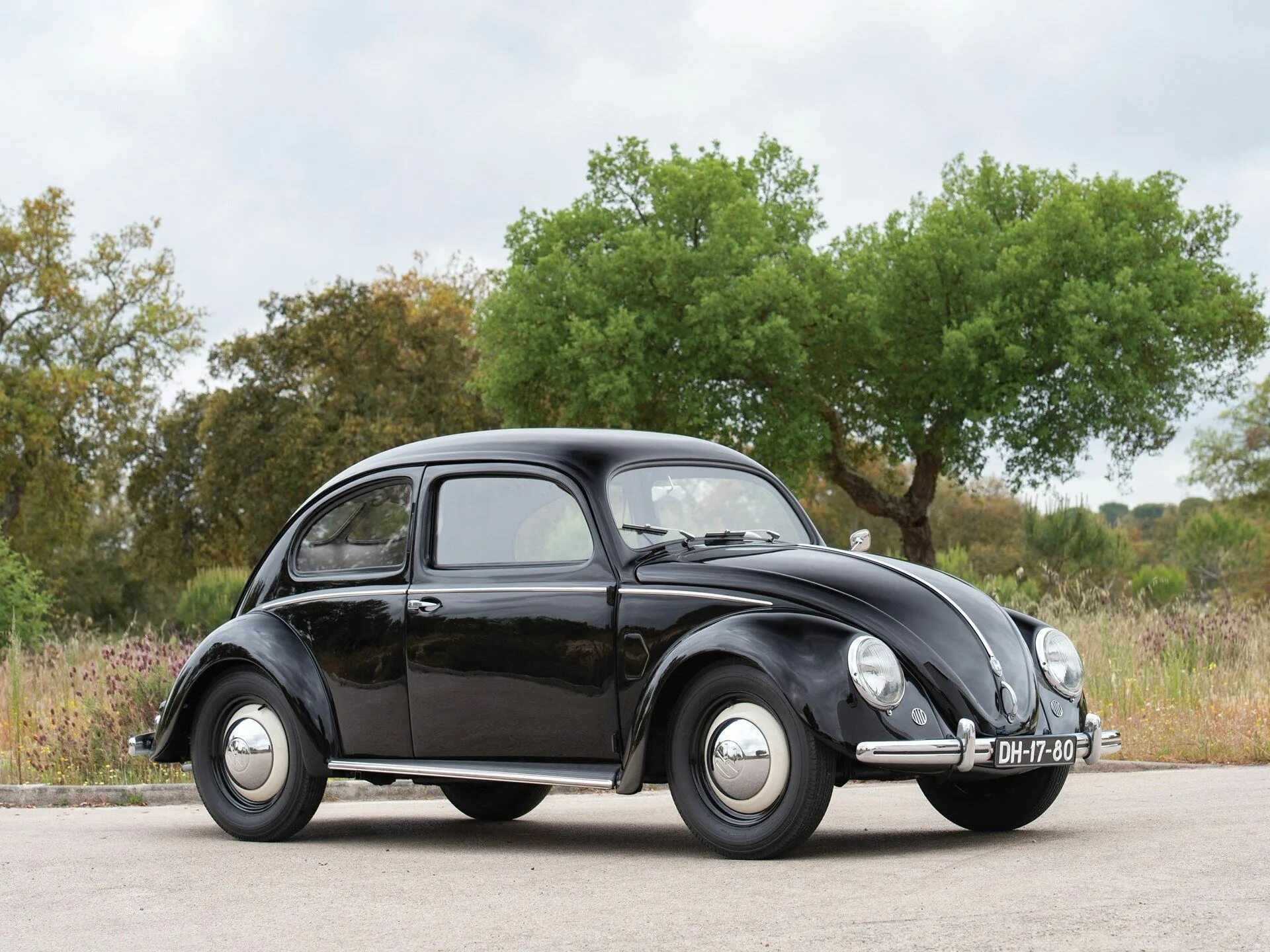 Первые автомобили volkswagen. Volkswagen Beetle Type 1. Фольксваген Битл 1938. Volkswagen Beetle Type 1938. Volkswagen Käfer – «Жук». 1946.