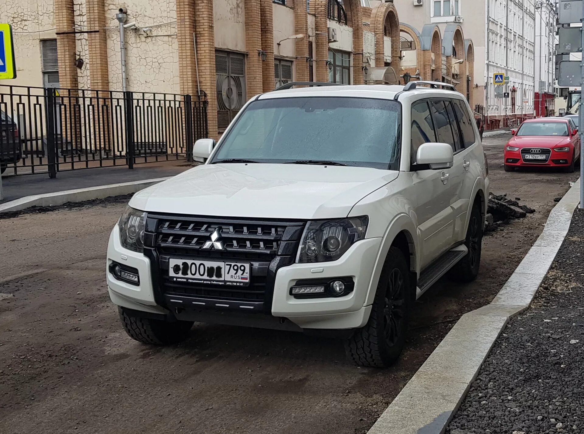 2021 4g. Антихром Паджеро 4 Рестайлинг. Mitsubishi Pajero антихром. Мицубиси Паджеро 4 антихром. Белый Mitsubishi Pajero 4 антихром.