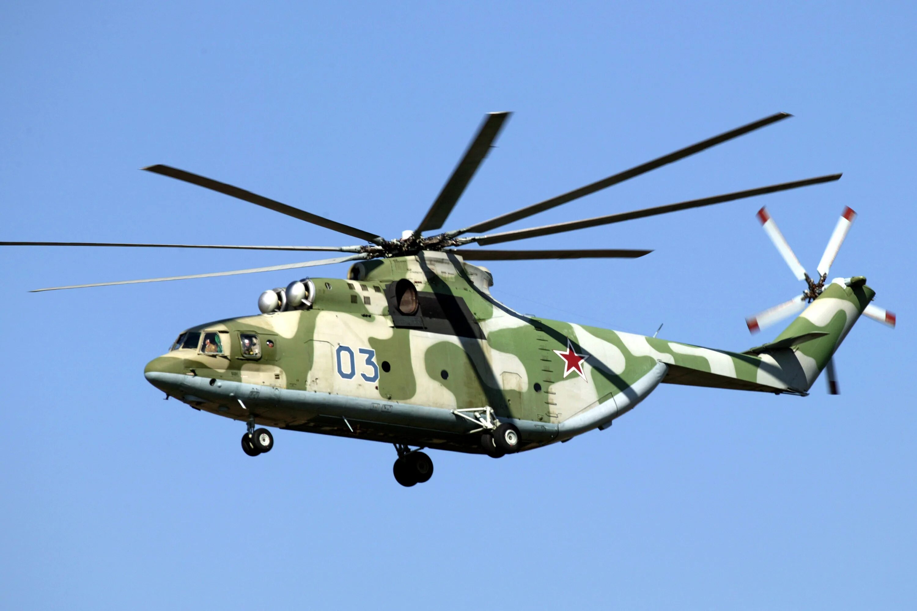 Военный вертолет. Вертолёт ми-26 военный. Ми-26т2в. Ми26 вертолет вертолеты России. Большой транспортный вертолет ми26.