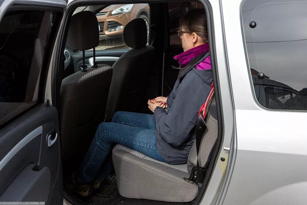 На ларгусе дует на ноги. Вода в салоне ларгуса. Почему в ларгусе холодно. Обогрев ног рено логан 2. Доп печка в ларгус.