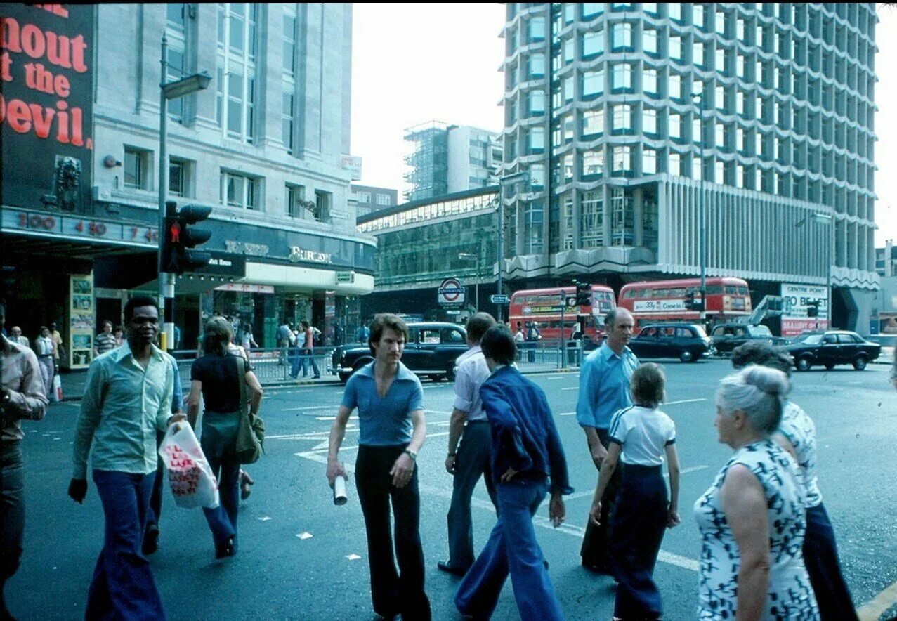 Лондон 1990. Зе кепитал бриан. London 1979. Лондон 1979. London 1979.