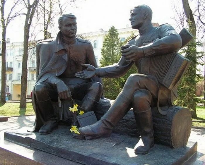 Памятник Василию Тёркину в Смоленске. Памятник Твардовскому и Теркину. Памятник Василию Теркину в Липецке. Памятник Твардовскому и Теркину в Смоленске. Памятник теркину в смоленске