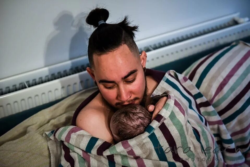 Мужчина рожденный 9. Юваль Топпер-Эрес. Трансгендерный мужчина родил.