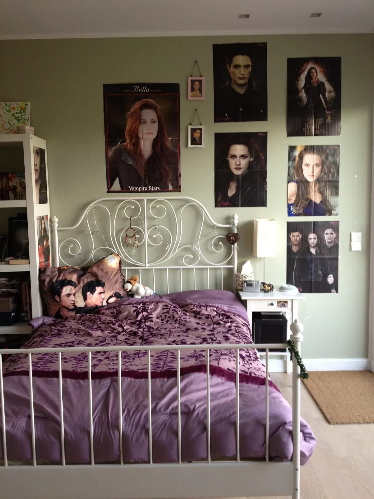 Дом беллы свон из сумерек. Комната в стиле беллы свон. Сумерки в комнате. Сумерки в комнате. Комната беллы свон.