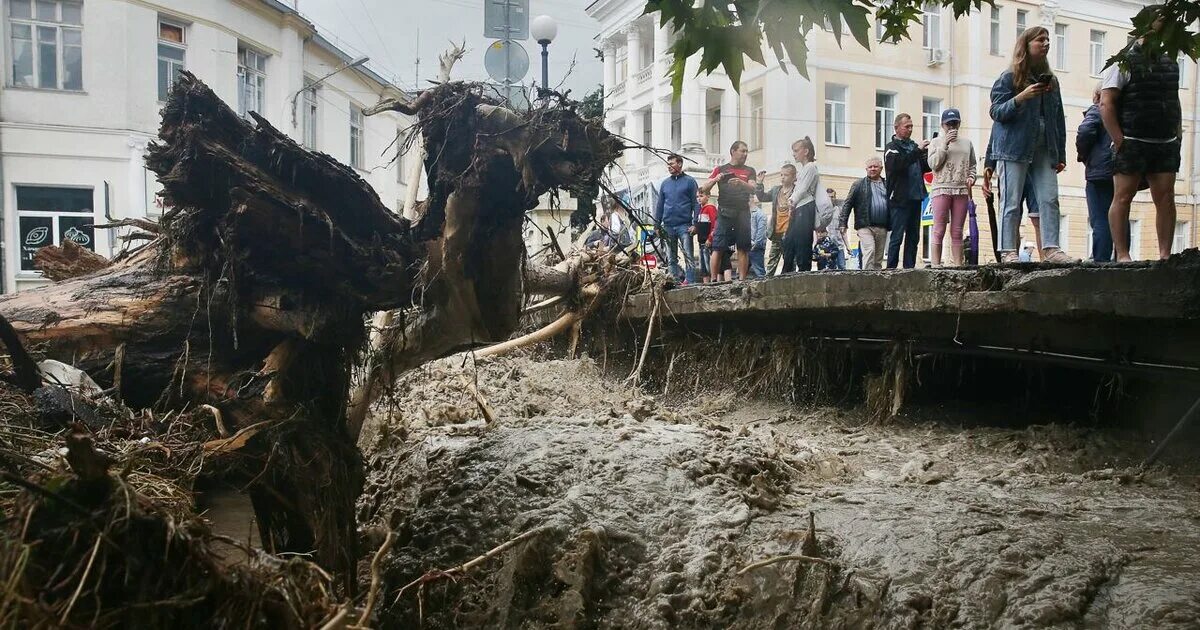 Что будет после наводнения. Потоп в Ялте 2021. Ялта потоп июнь 2021. Потоп Крым Ялта. Наводнение в Крыму июнь 2021.