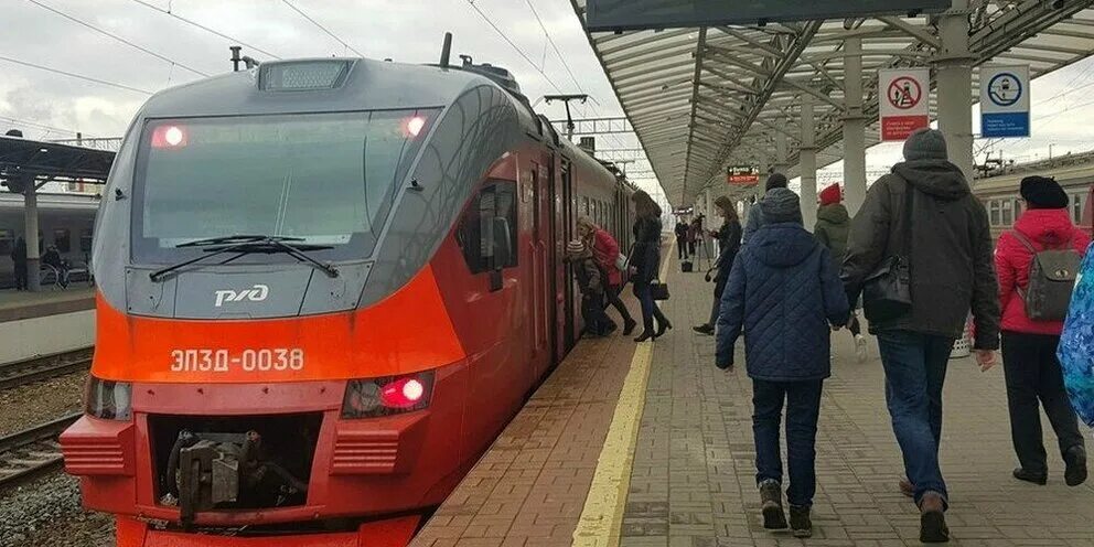 Казань нижний новгород сегодня. Пригородные поезда Нижний Новгород. Вокзал Нижний Новгород электрички. Московский вокзал Нижний Новгород пригородные поезда. Станция Нижегородская электрички.