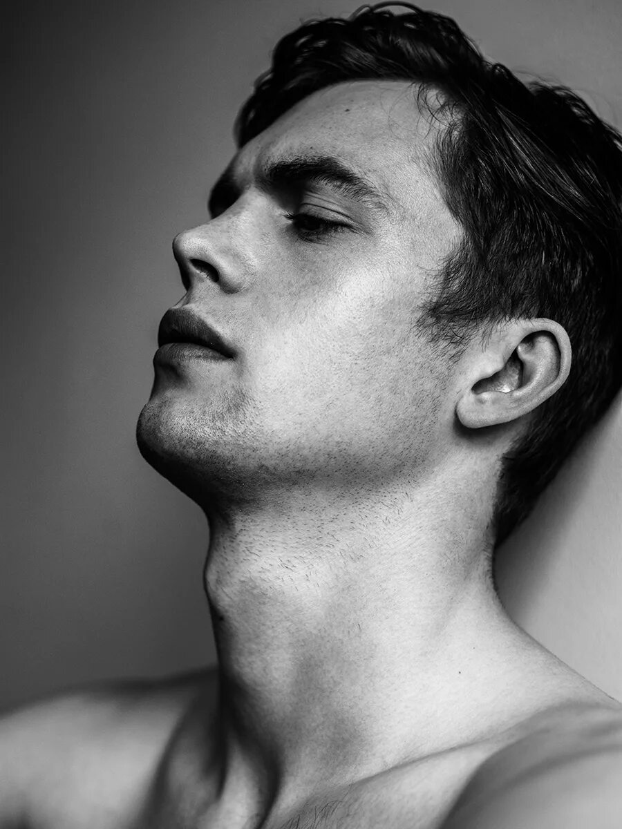 Фото лица парня. Jawline. Мужчина в профиль. Красивый мужской профиль. Мужское лицо в профиль.