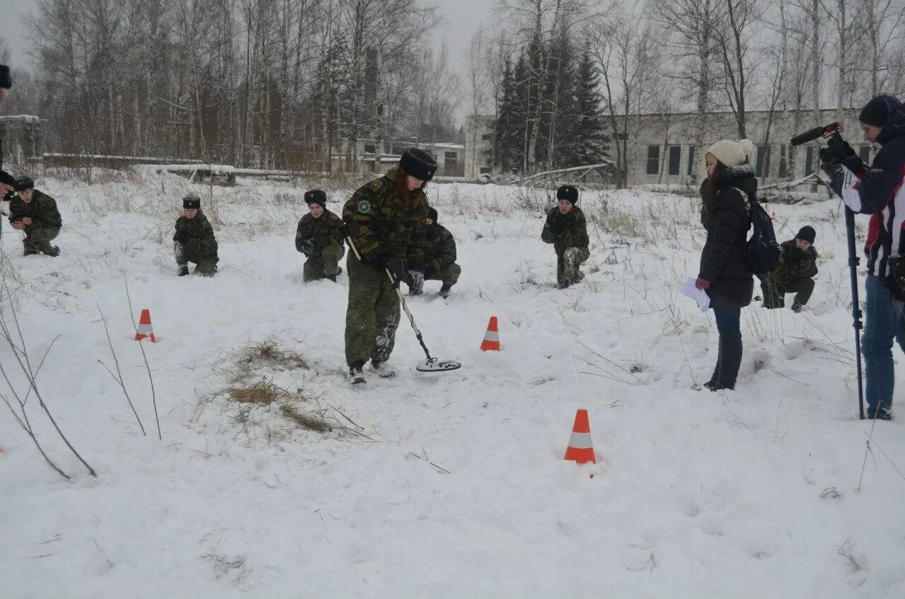 Зарница 23 февраля на улице