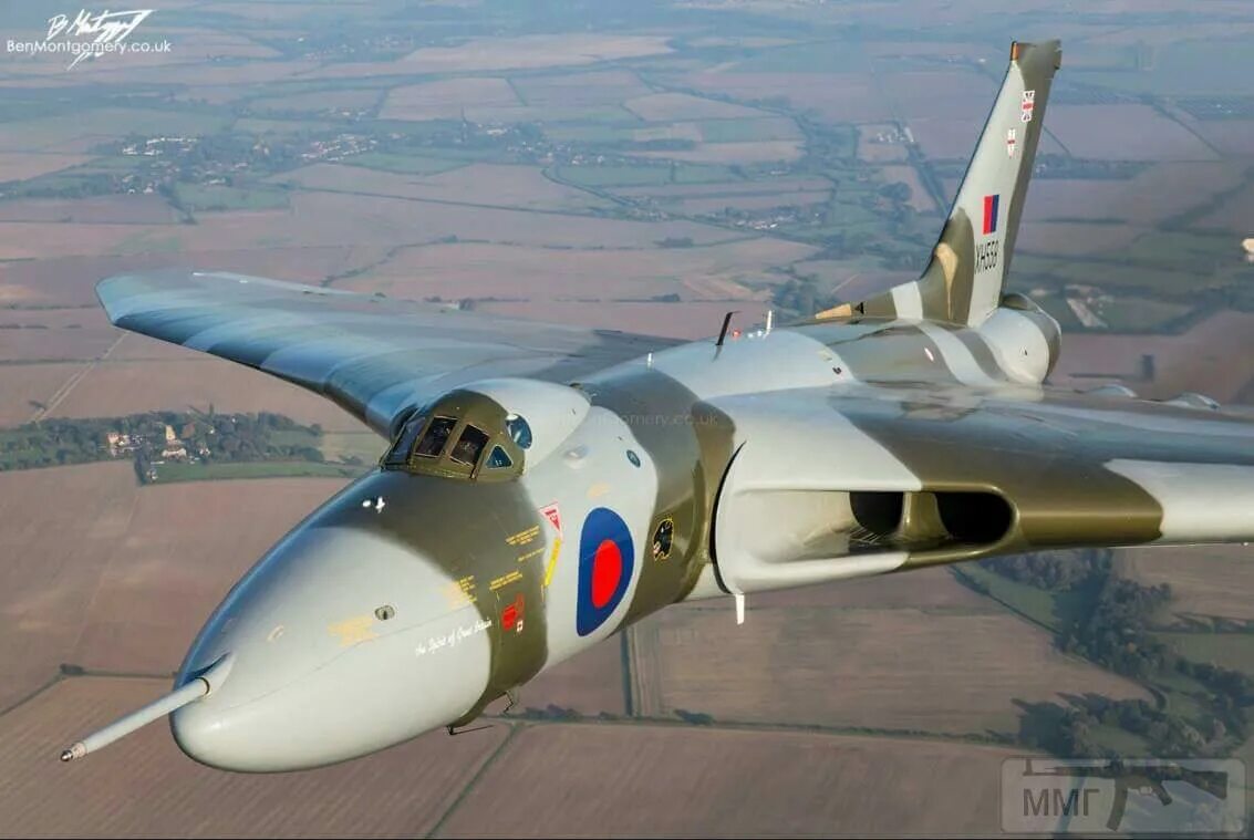Avro vulcan xh558. Самолет вулкан. Бомбардировщик авро вулкан. Vulcan b. Vulcan bomber.