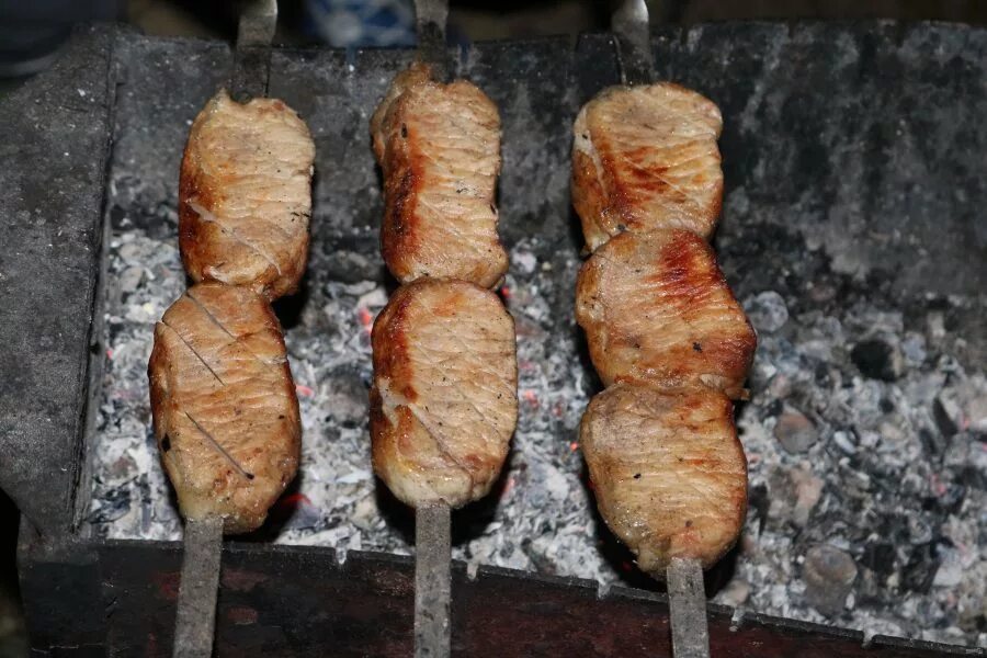Сочный шашлык из карбоната свинины. Шашлык карбонат свиной. свинина карбонат шашлык. шашлык свинина карбонад. шашлык из свиного карбоната.